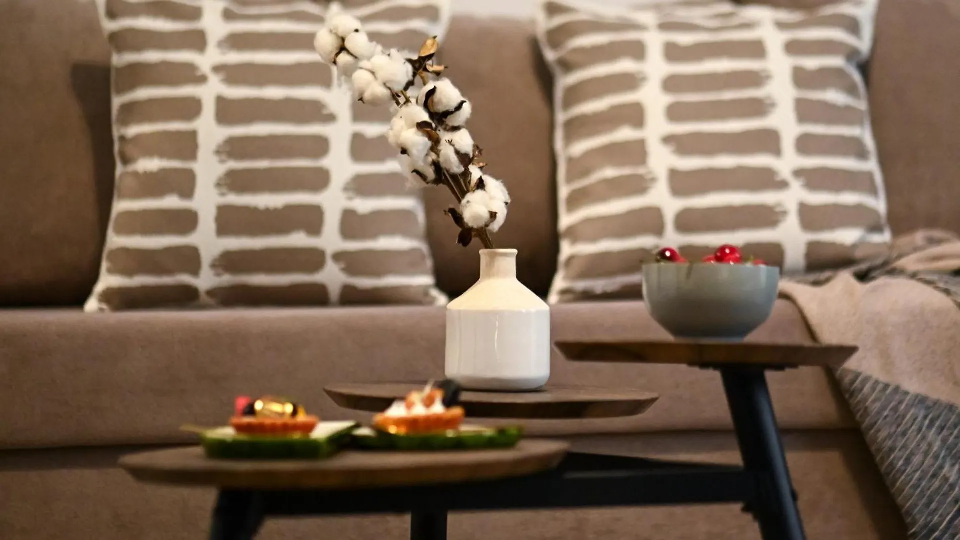 Old Town Charm - Modern & Comfortable Accommodation In The Heart Of The City Bukarest Lejlighed