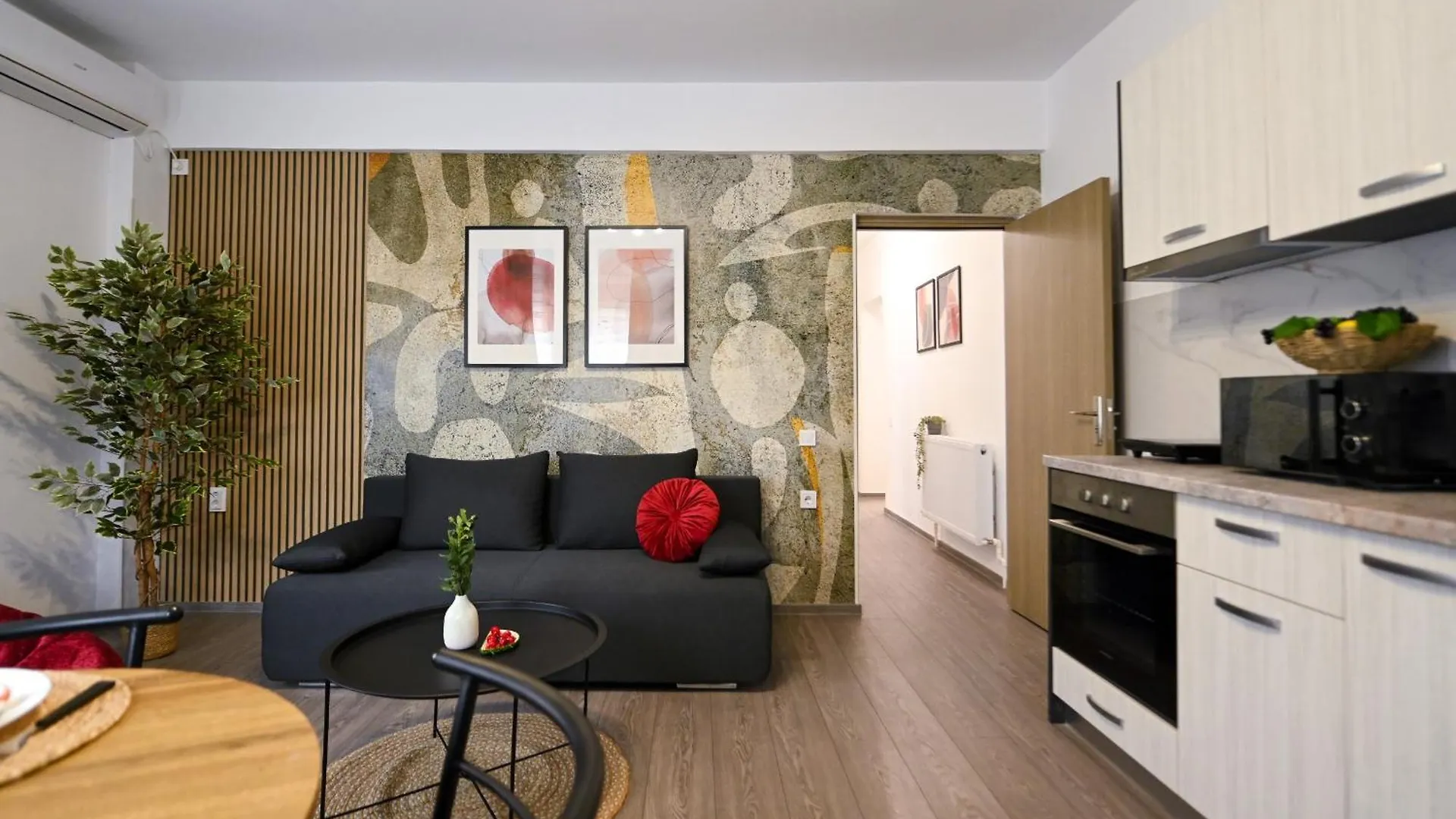 Old Town Charm - Modern & Comfortable Accommodation In The Heart Of The City Bukarest Lejlighed
